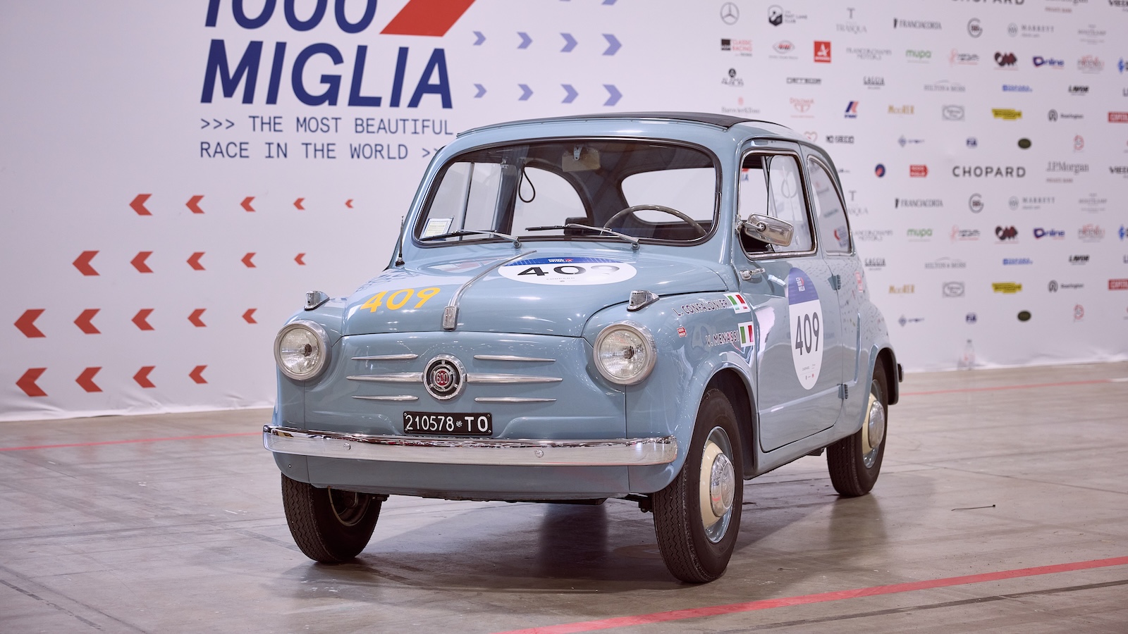 Το Fiat 600 του 1955, σε σπάνια γαλάζια απόχρωση γιορτάζει τα 70 χρόνια από την κυκλοφορία του.